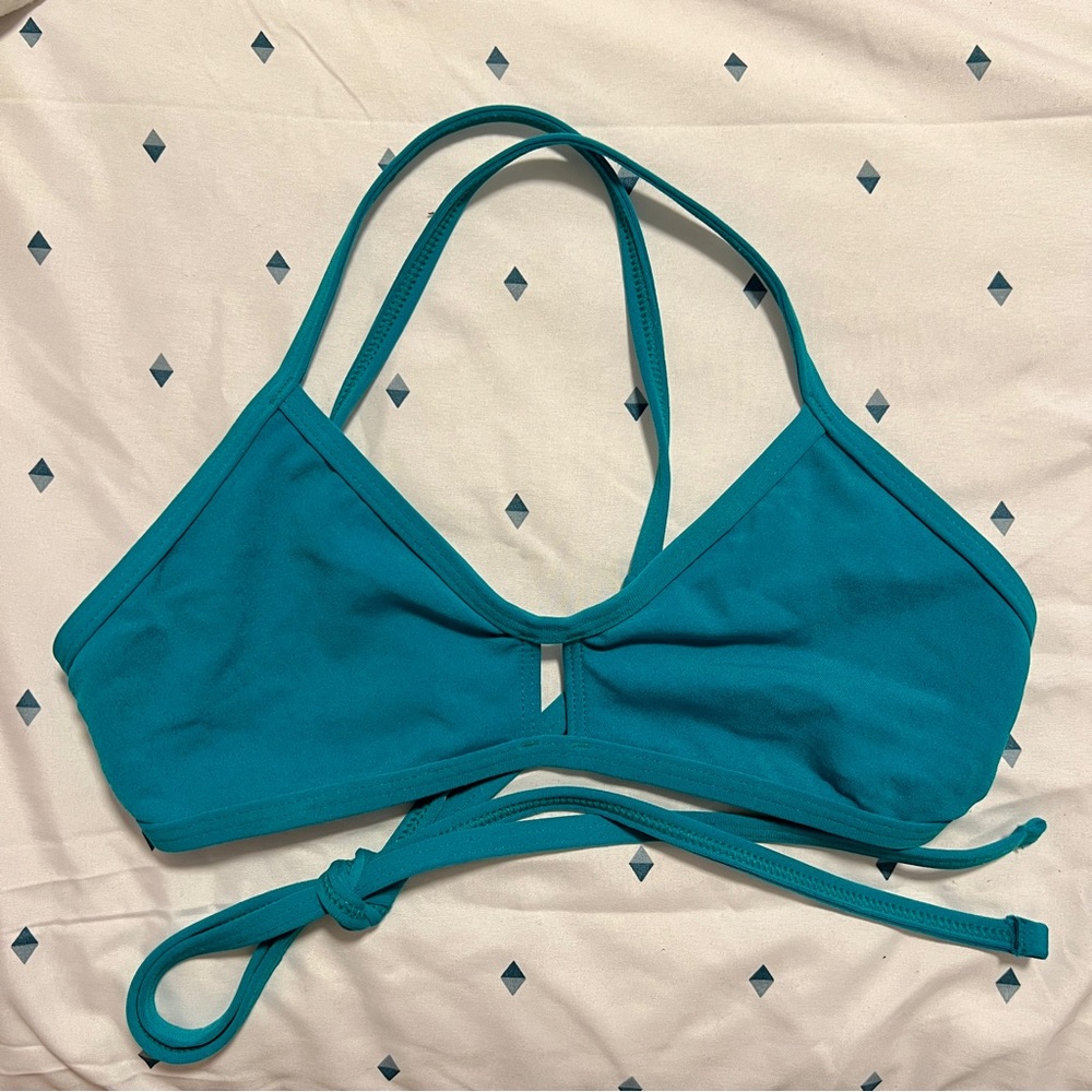 Jolyn vent bikini top